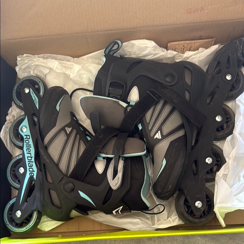 Rollerblade Zetrablade Women's Black and Blue Inline Skates size 8